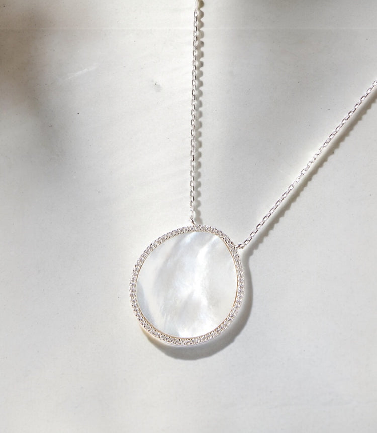 Mother of Pearl Oval Pendant Necklace