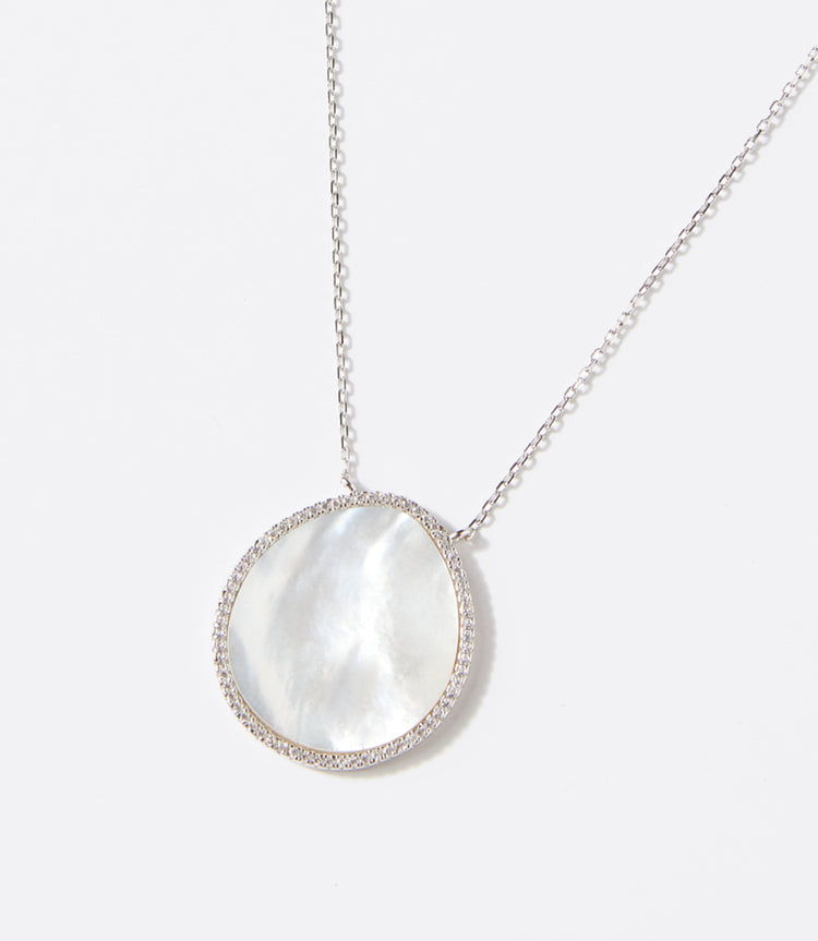 Mother of Pearl Oval Pendant Necklace